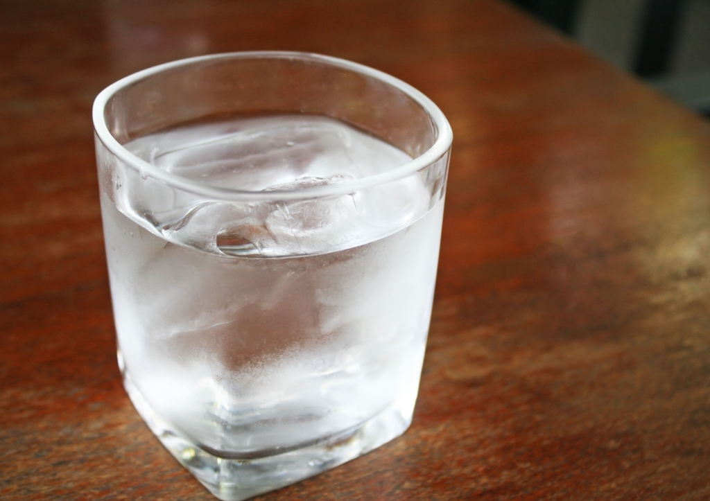 eau froide pour le visage